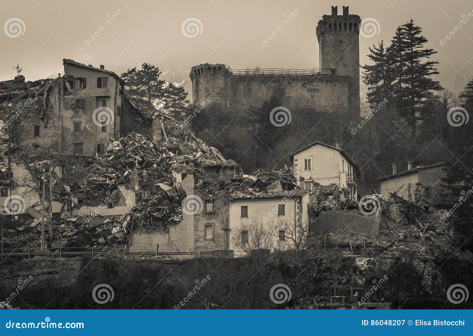 arquata del tronto medieval village destroyed by the earthquake