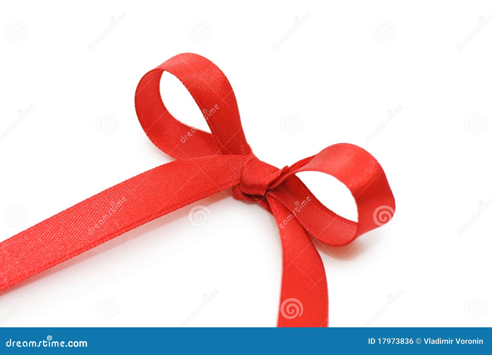 Una foto de una cinta de seda roja rubí atada en un arco