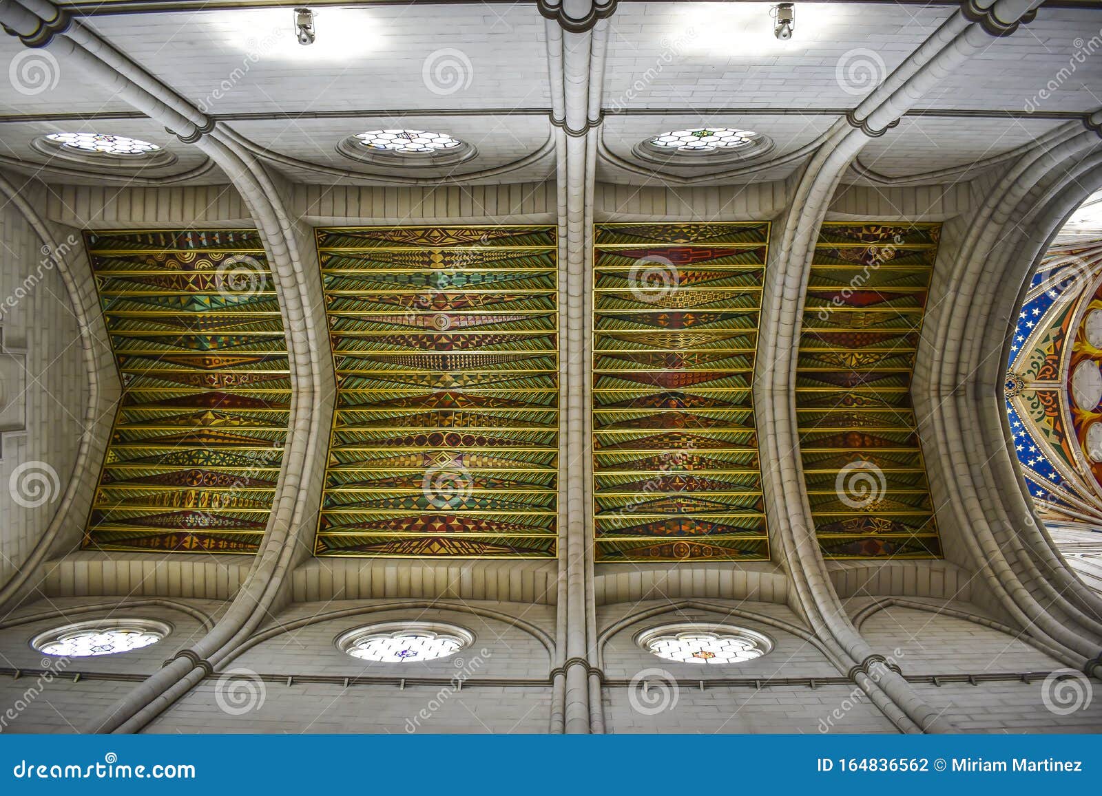 arquitectura de una catedral de madrid.