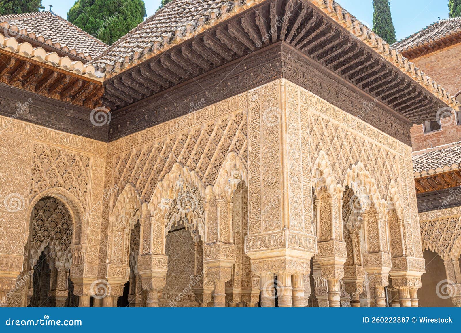 arquitectura ÃÆÃÂ¡rabe y arte nazarÃÆÃÂ­ en el patio de los leones de