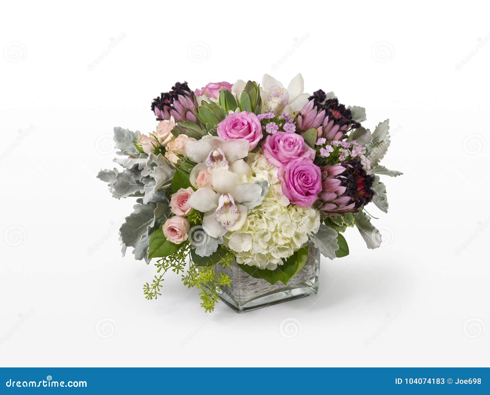 Arranjo De Flor Misturado Original Com Rosas Cor-de-rosa, O Protea Cor-de- rosa, E As Orquídeas Brancas Imagem de Stock - Imagem de verde, eucalipto:  104074183