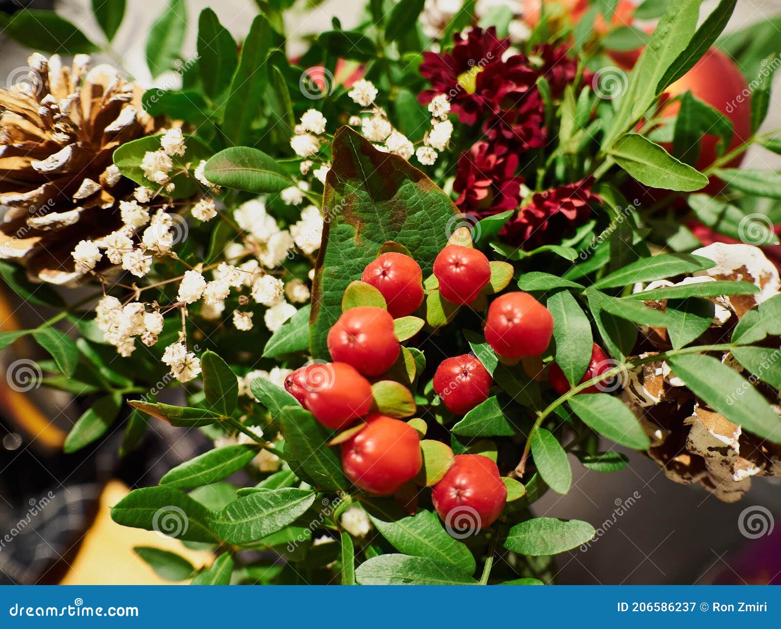 Arranjo De Flores De Natal Com Verduras Vermelhas E Mistas Imagem de Stock  - Imagem de abeto, decorativo: 206586237