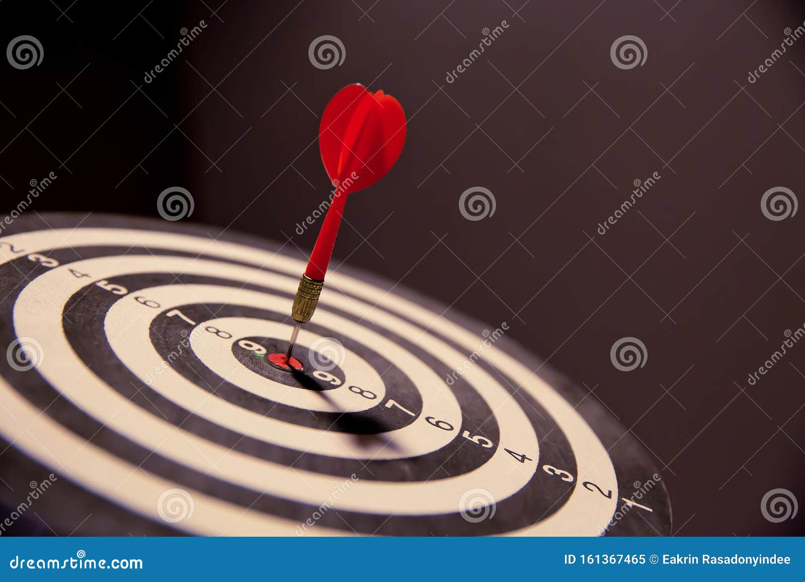 arrow hitting in the target center of bulls-eye