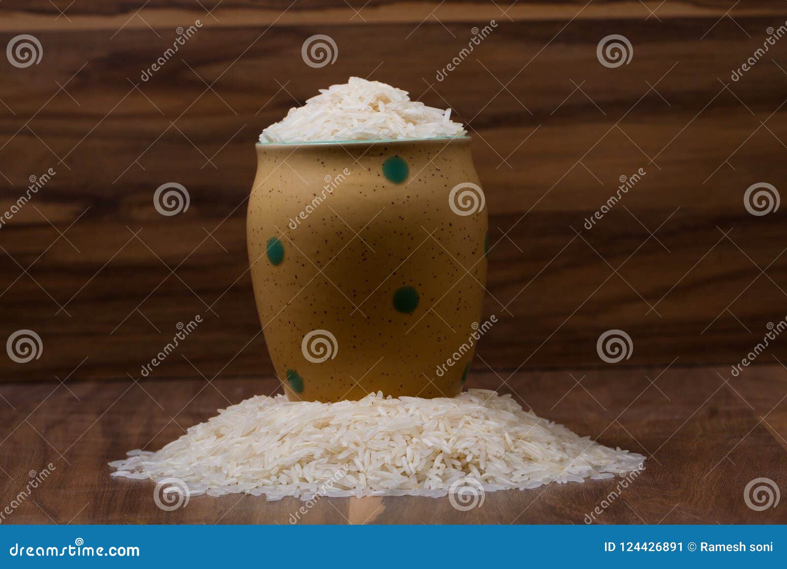 Arroz basmati de la India imagen de archivo. Imagen de cena 124426891