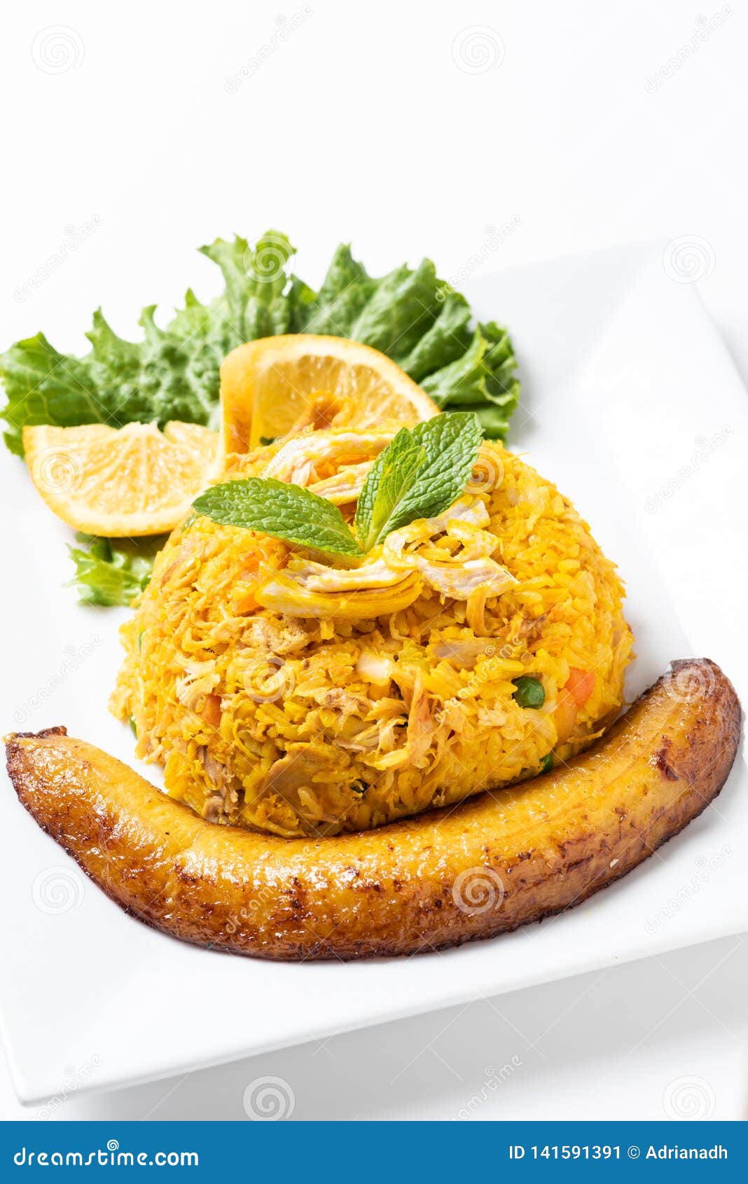 arroz con pollo colombiano colombian style rice with chicken meat