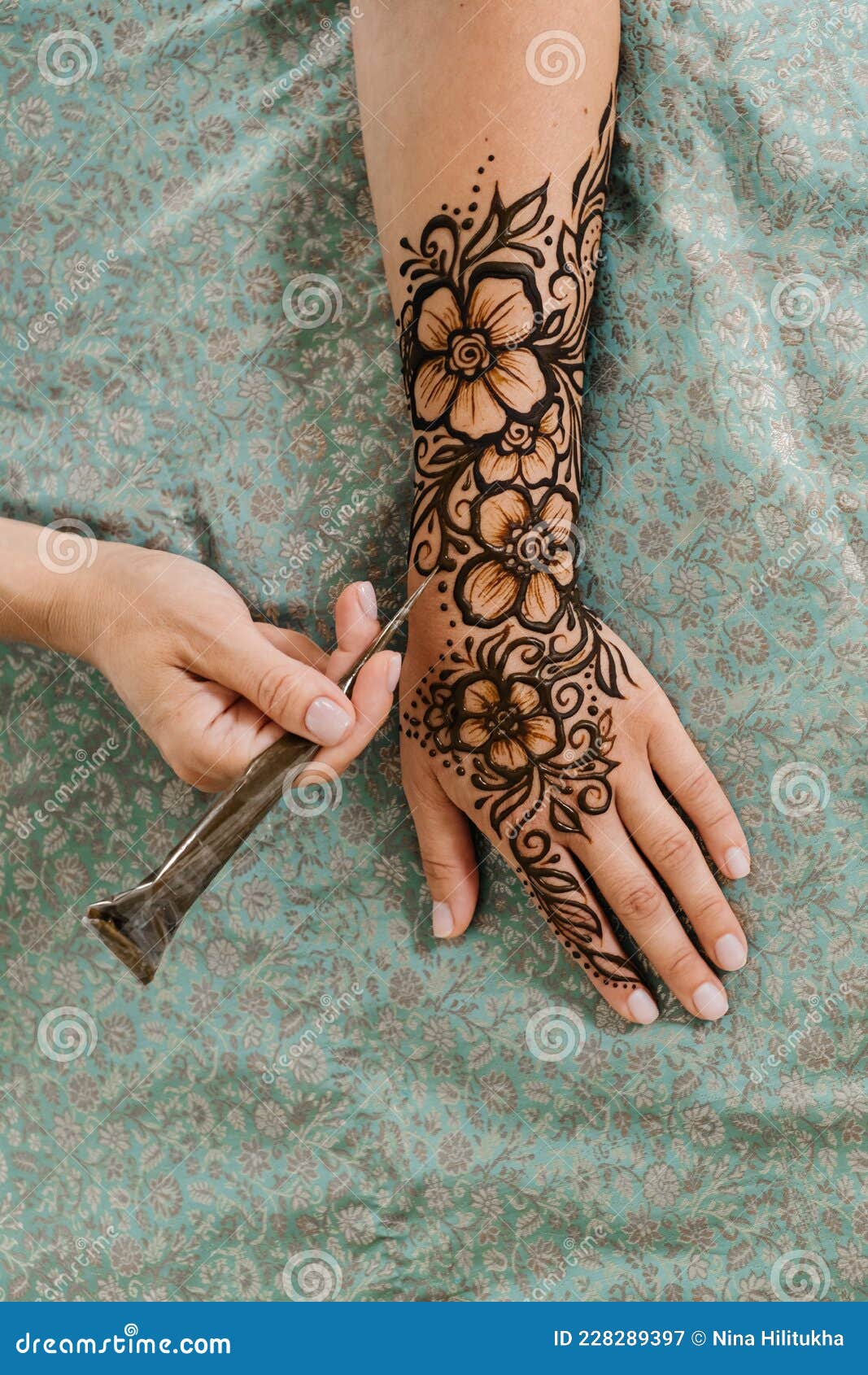 Artist Applying Floral Henna Tattoo on Women Hands, Design for Beauty Stock  Image - Image of henna, flower: 228289397