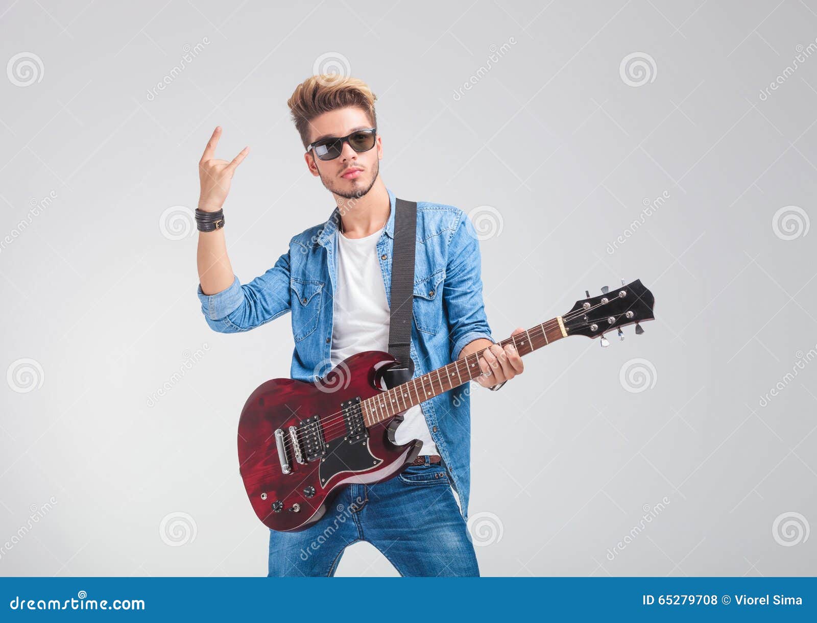 New Photography Poses For Men With Guitar Ideas | Senior boy photography,  Guitar senior pictures, Senior photos boys