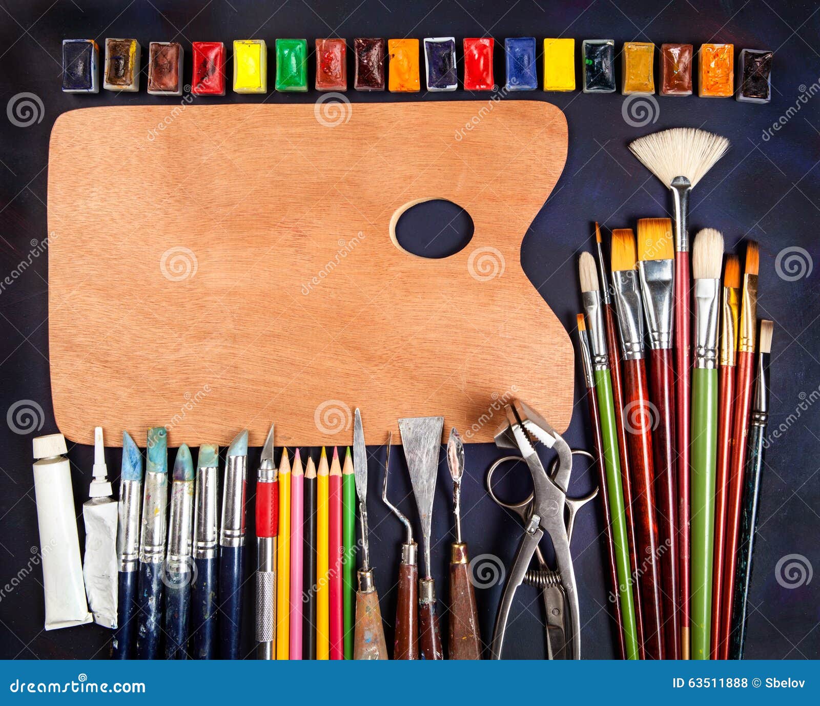 https://thumbs.dreamstime.com/z/artist-tools-professional-art-materials-vintage-background-63511888.jpg