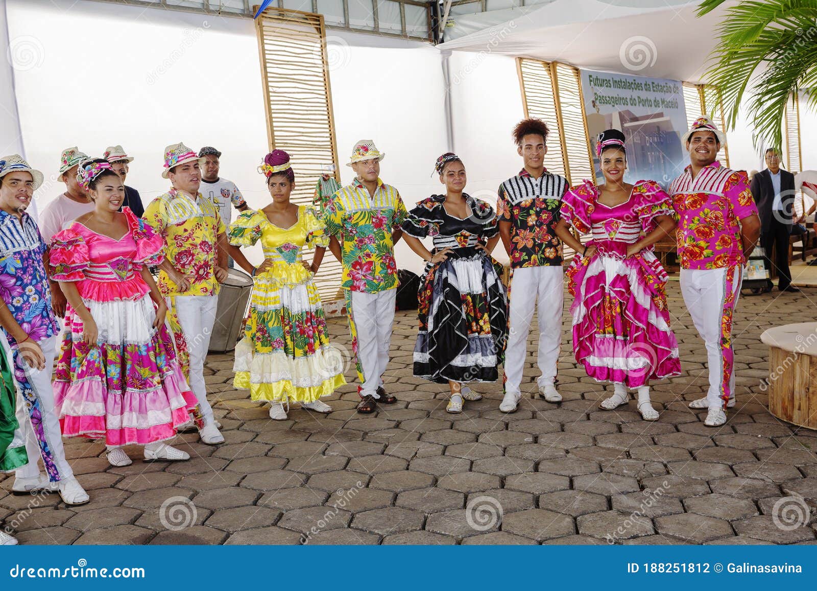 Artistas De Maceio Brazil Vestidos Con Trajes Nacionales. Fotografía editorial - Imagen de mujer, pantalones: 188251812 Artistas De Maceio Brazil Vestidos Con Trajes Nacionales. Fotografía editorial - Imagen de mujer, pantalones: 188251812