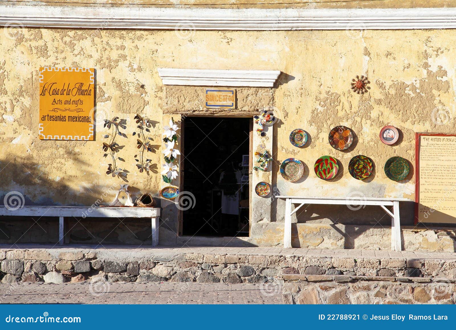 Arts and Crafts in the City of Loreto, Baja California Sur I Editorial
