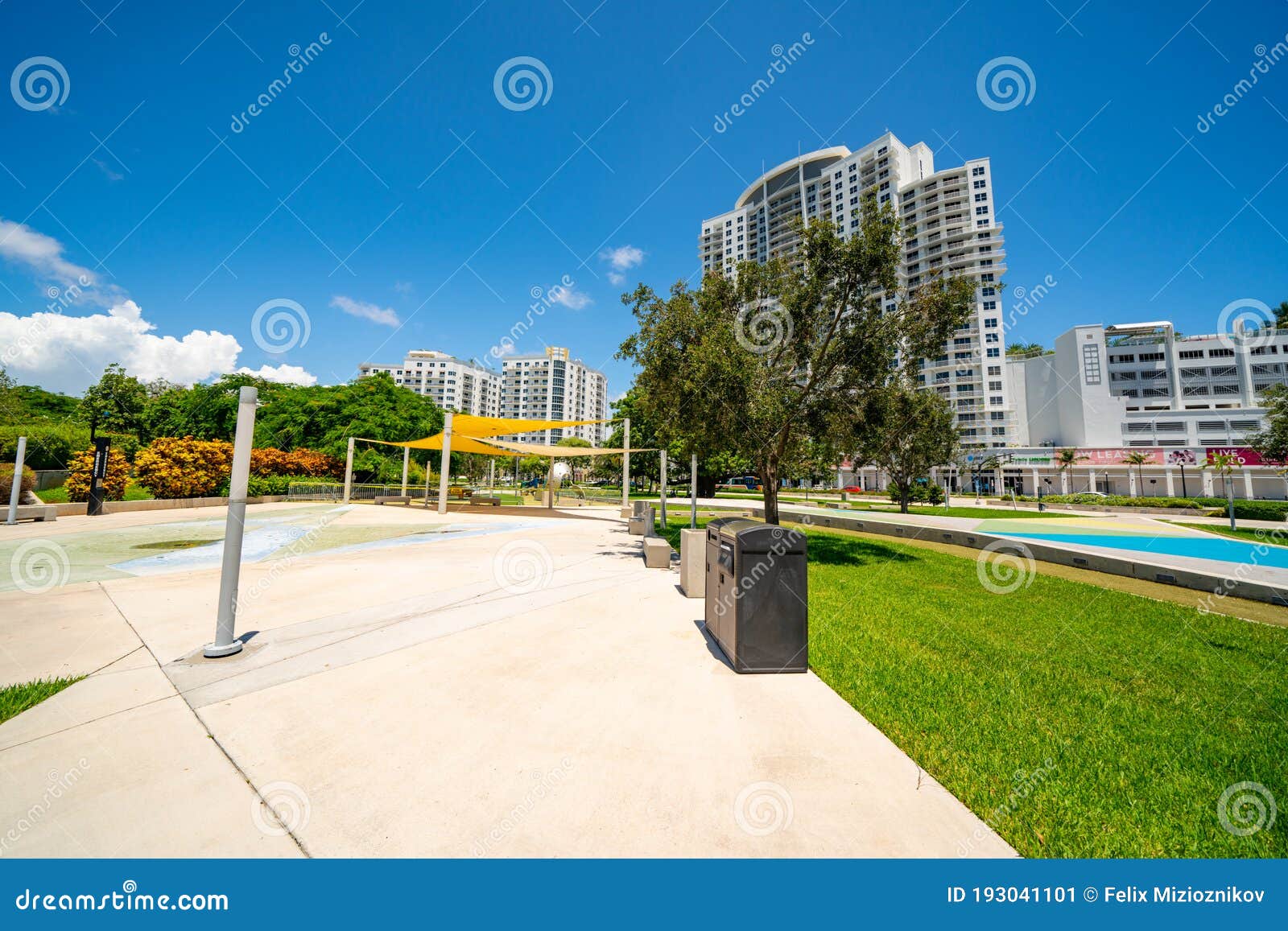 Arts Park at Young Circle Hollywood FL Stock Image Image of green