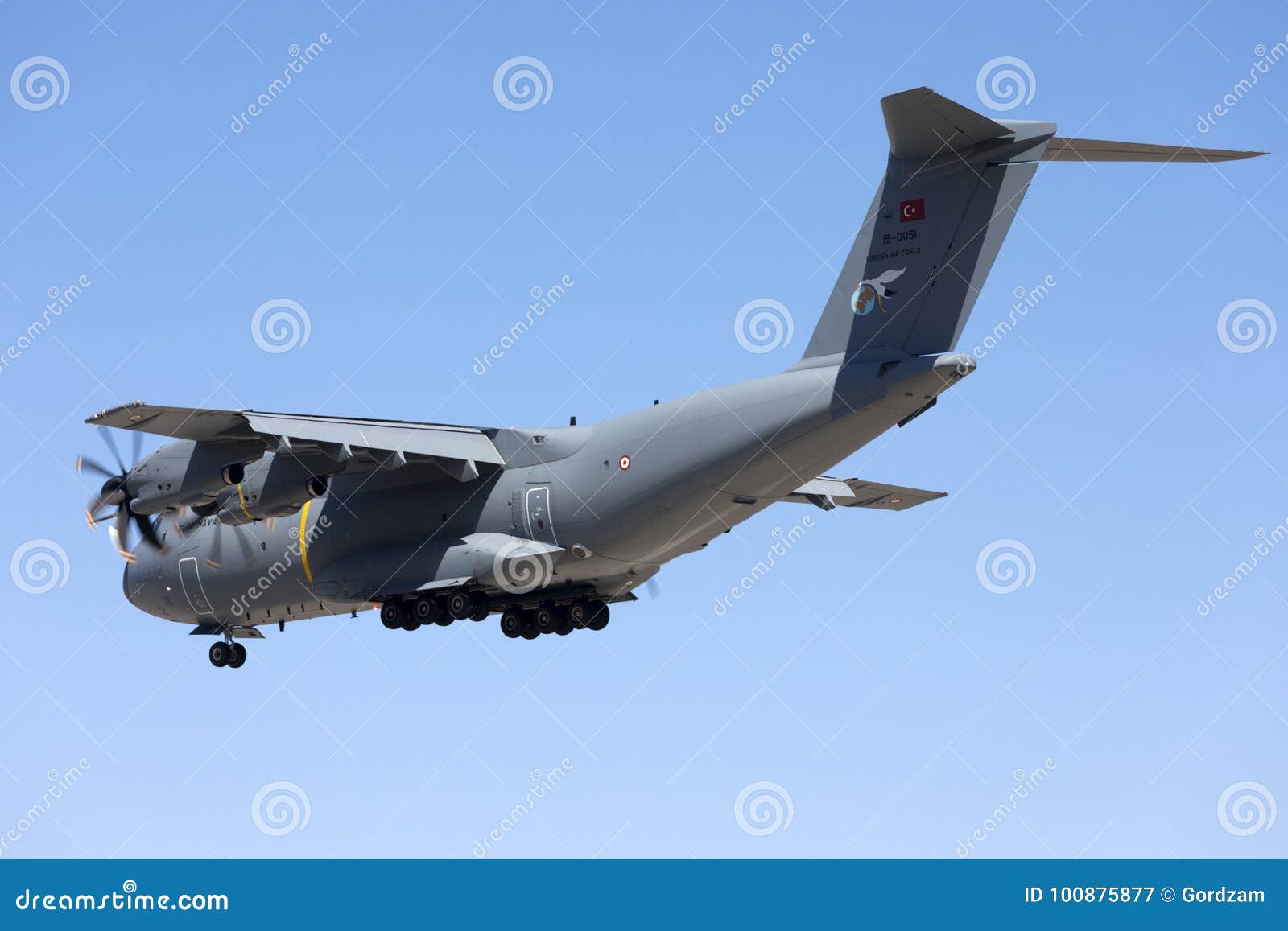 As forças armadas turcas de A400M transportam. Luqa, Malta 21 de setembro de 2017: Pista de decolagem turca 31 da aterrissagem de Airbus A400M Atlas da força aérea [15-0051]; um dos aviões do apoio para as estrelas do turco da equipe