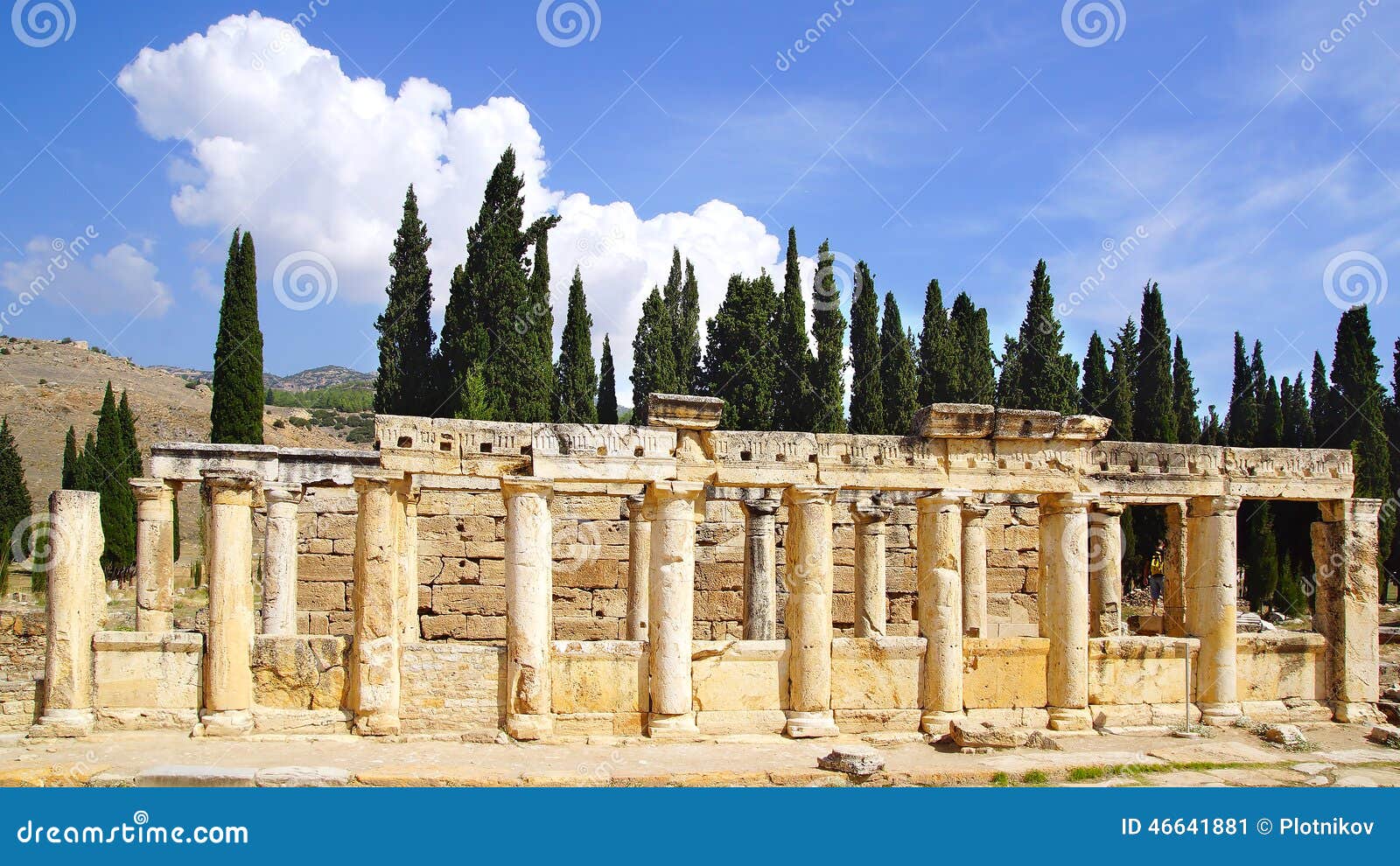 As ruínas antigas de Hierapolis. Ruínas de Hierapolis antigo em Pamukalle, Turquia