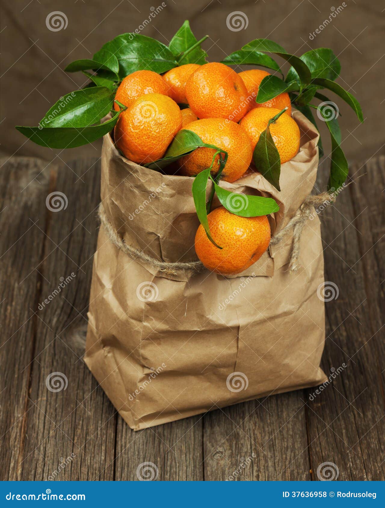 В пакете лежат мандарины. Апельсины в пакете. Мешок мандаринов. Мандарины в пакете. Пакет мандаринов.