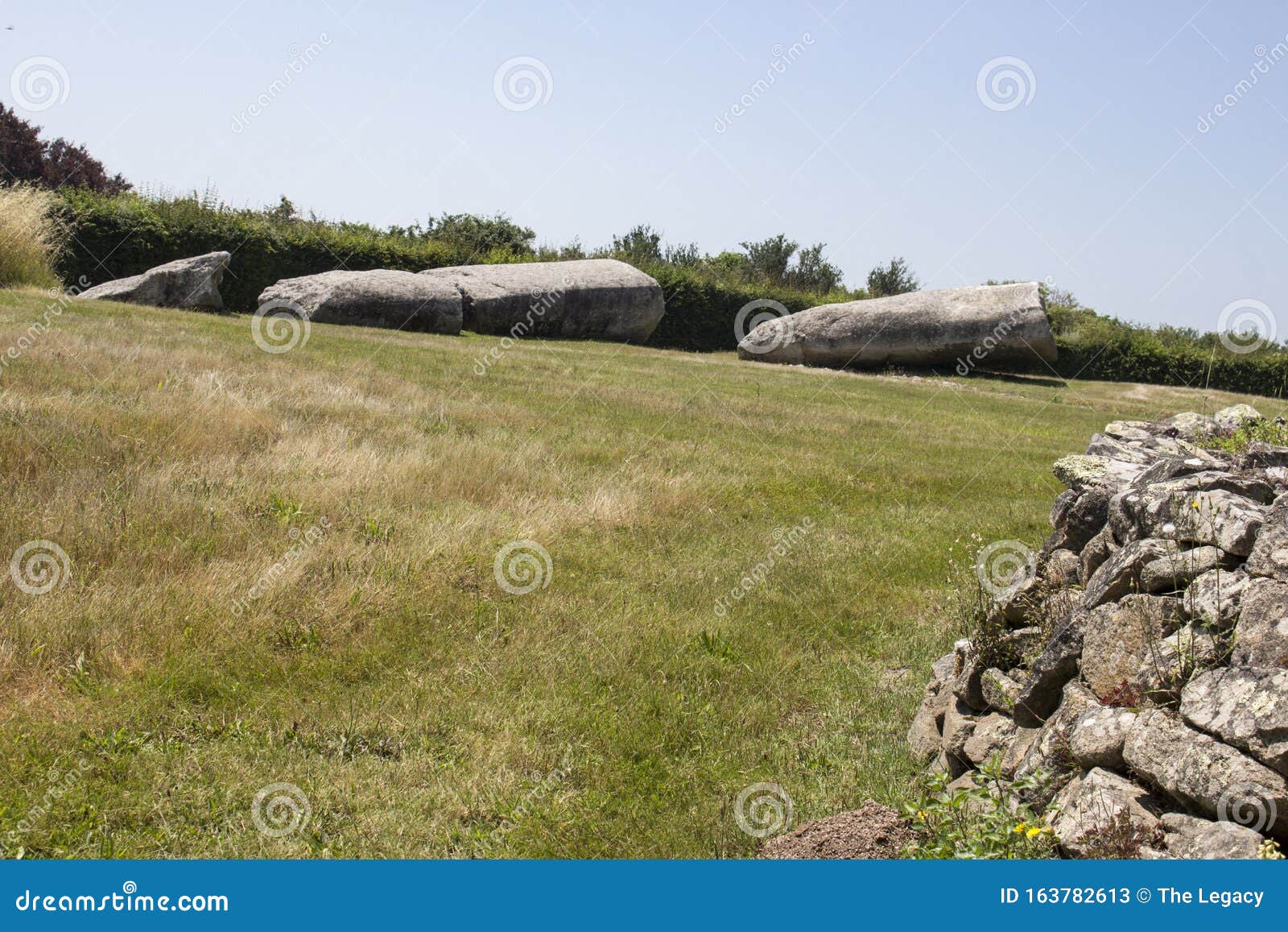 the site of locmariaquer 4000 bc | the table des marchand dolmen