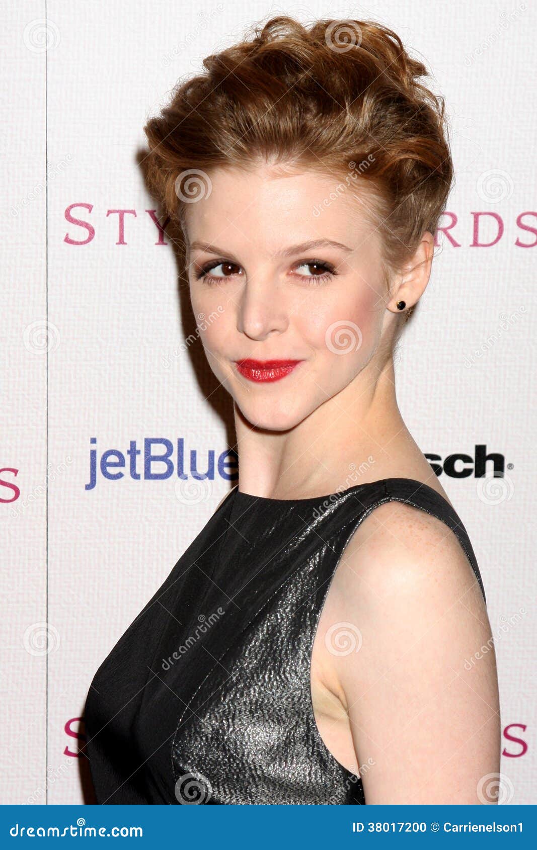 Ashley Bell editorial image. Image of arrives, awards 38017200