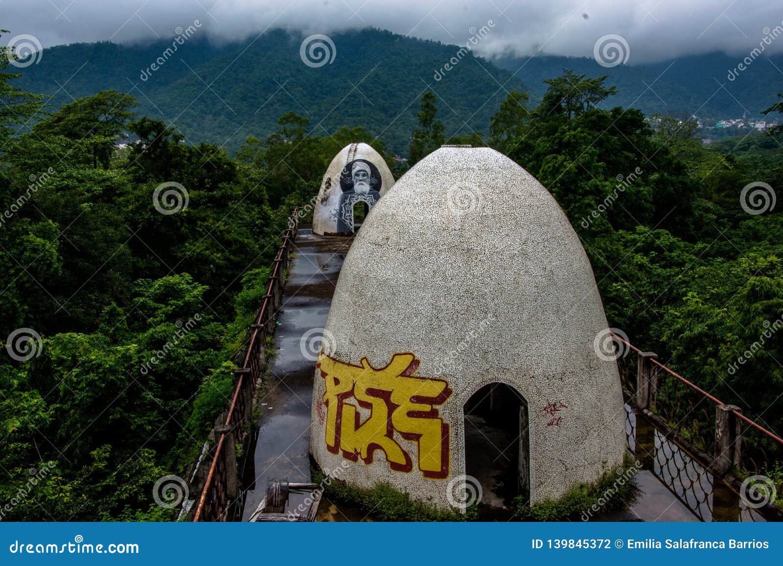 Ashram De Maharishi Mahesh Yogi, Beatles En Rishikesh, India Editorial ...