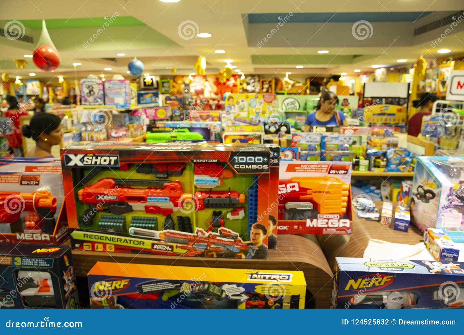 Asiático La India De La Tienda De Juguetes El Mejor Fotografía editorial - Imagen de tienda, india: 124525832