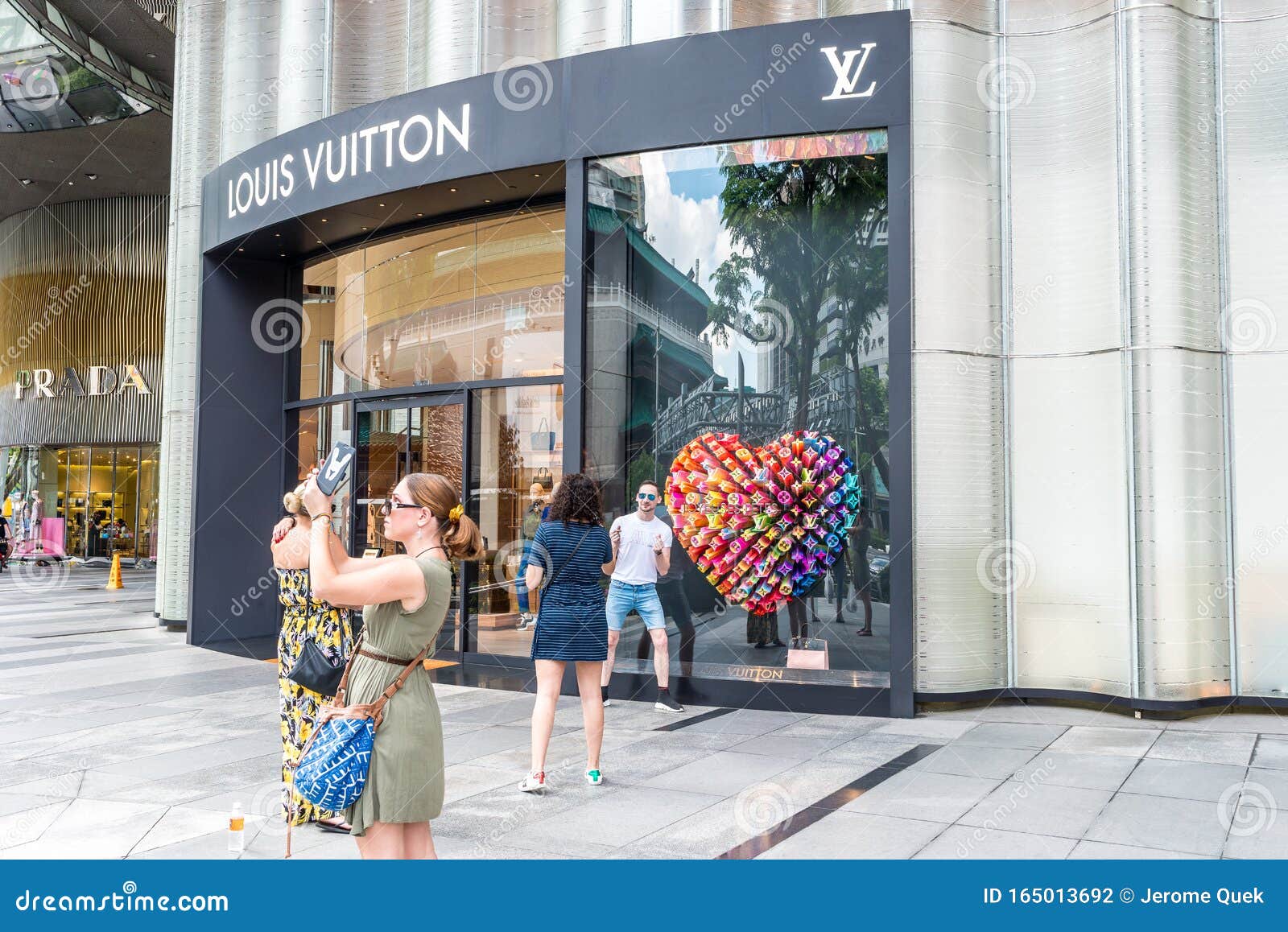 Louis Vuitton LV Store In Orchard Road ION Shopping Mall, Singapore. Louis Vuitton Company ...