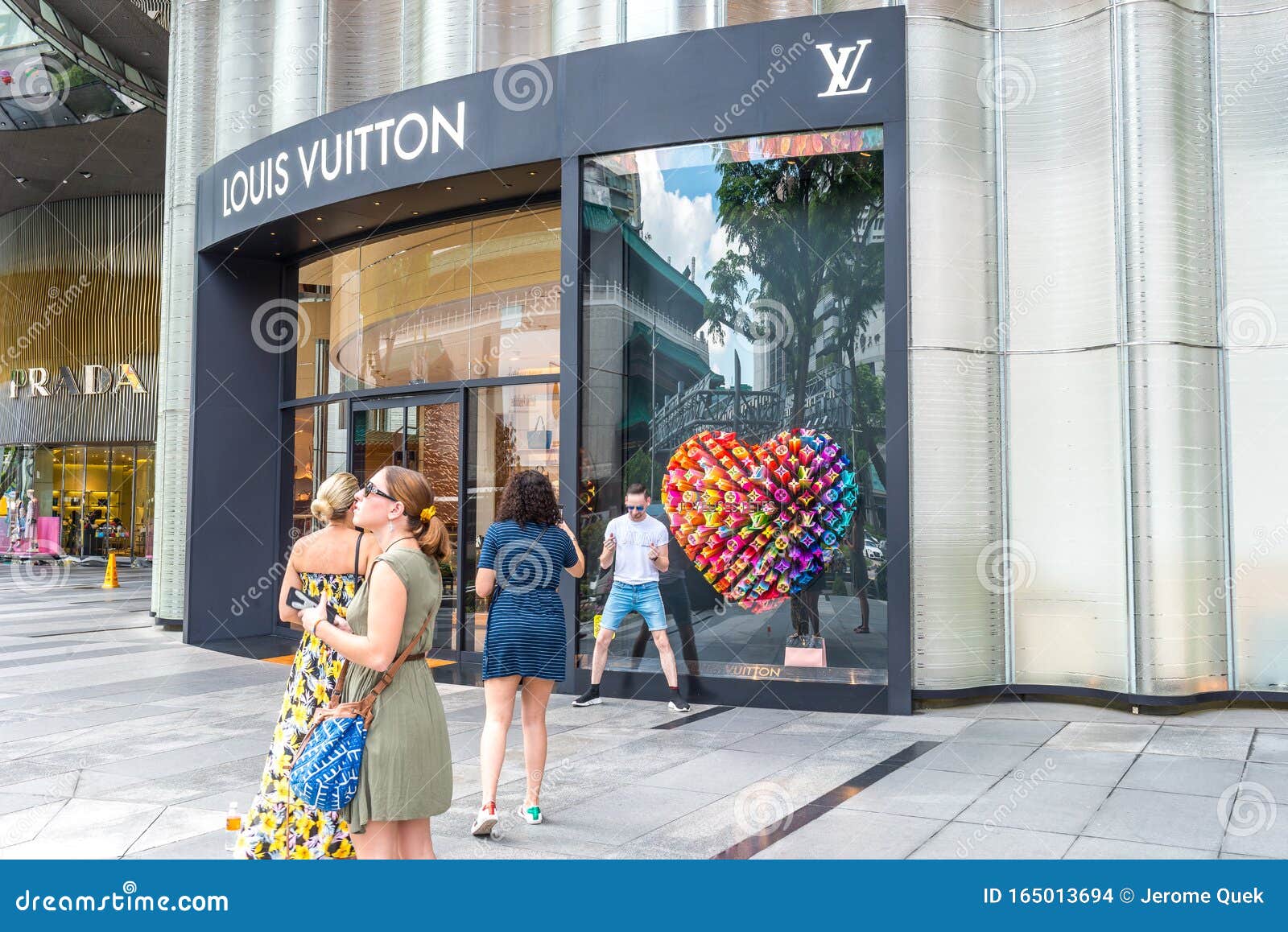 Louis Vuitton LV Store Orchard Road ION Shopping Mall, Singapore. Louis Vuitton Company Editorial Stock Image - of clothes, market: 165013694