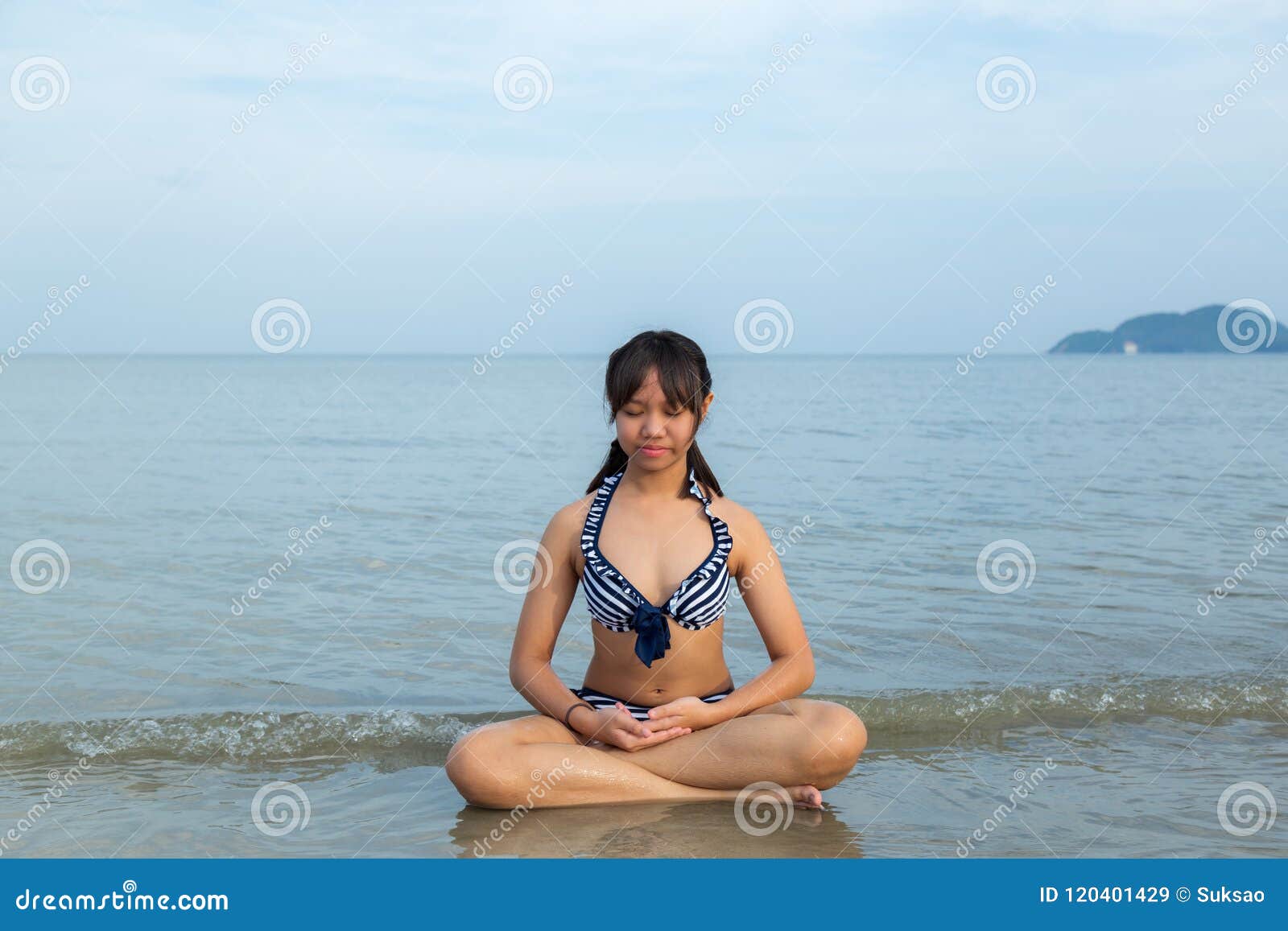 132 Beautiful Teenage Girl Bikini Sitting Beach Stock Photos