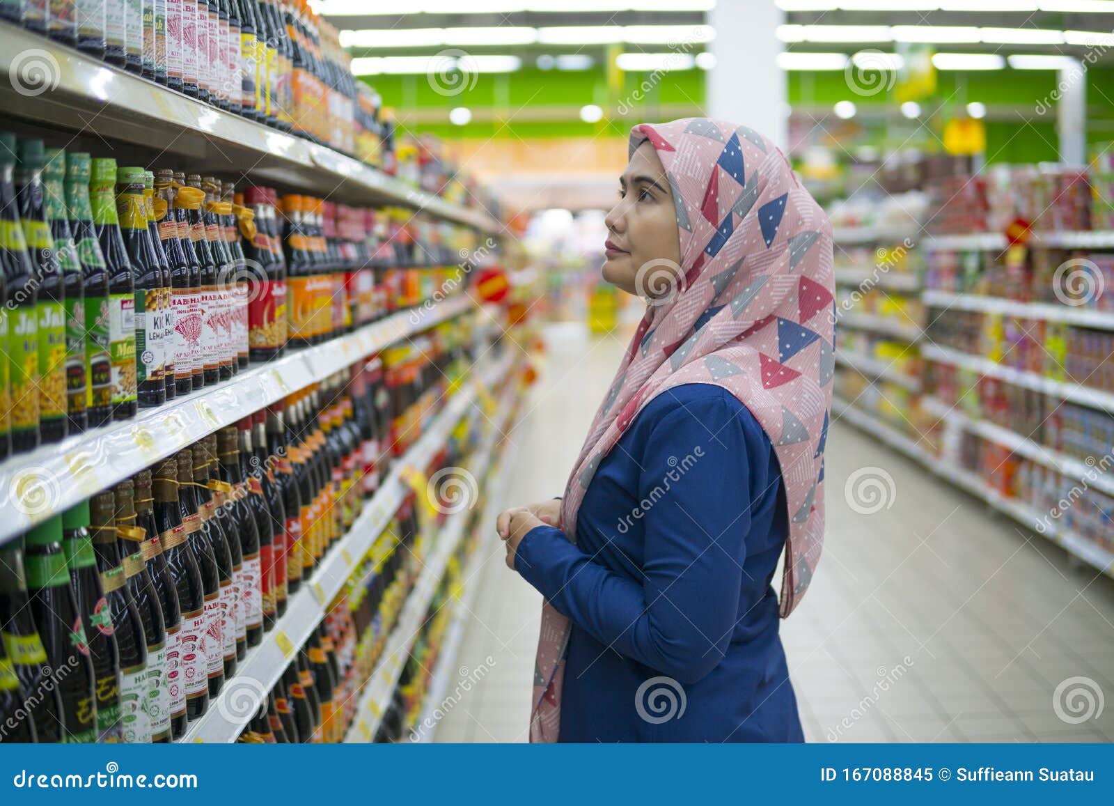 Asian Adult Woman Looking At Aisle At Mall Editorial Image Image Of Choice Hijab 167088845