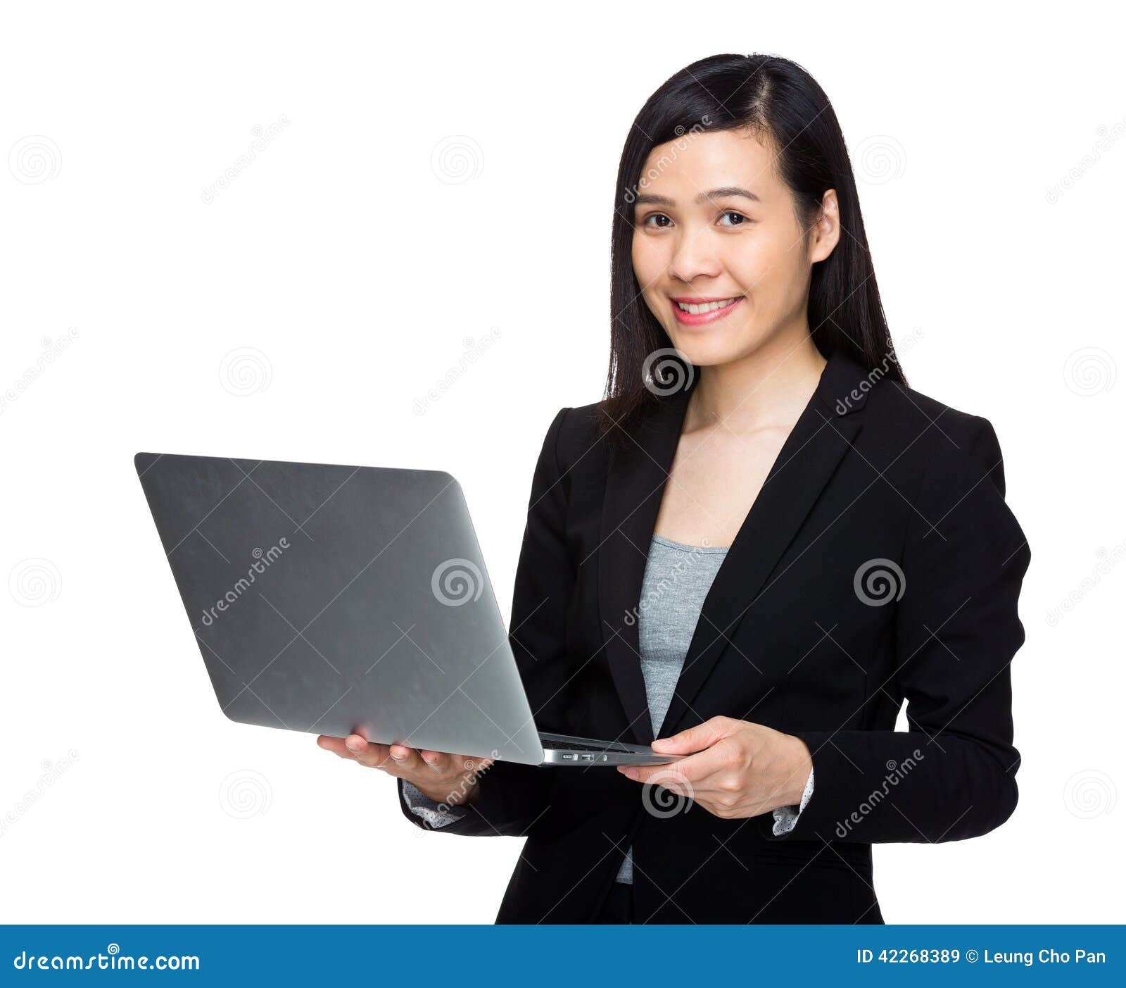 asian buisness woman use laptop computer