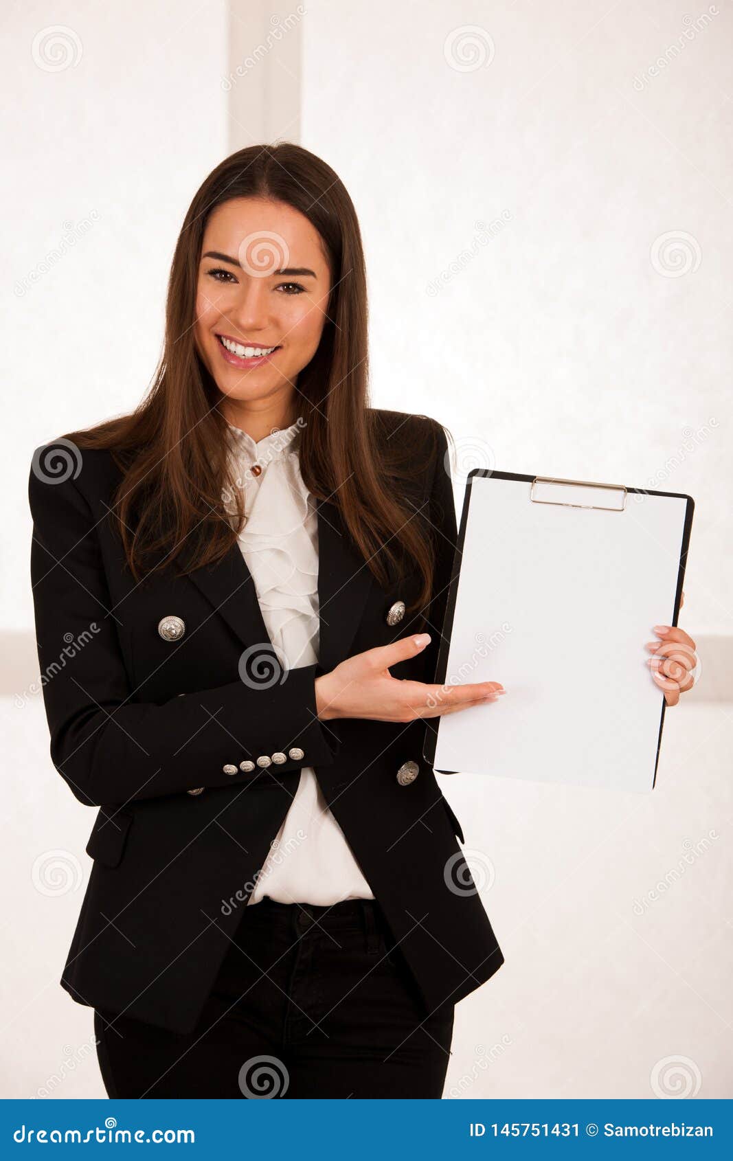 asian caucasian busines woman writing on a clipboard