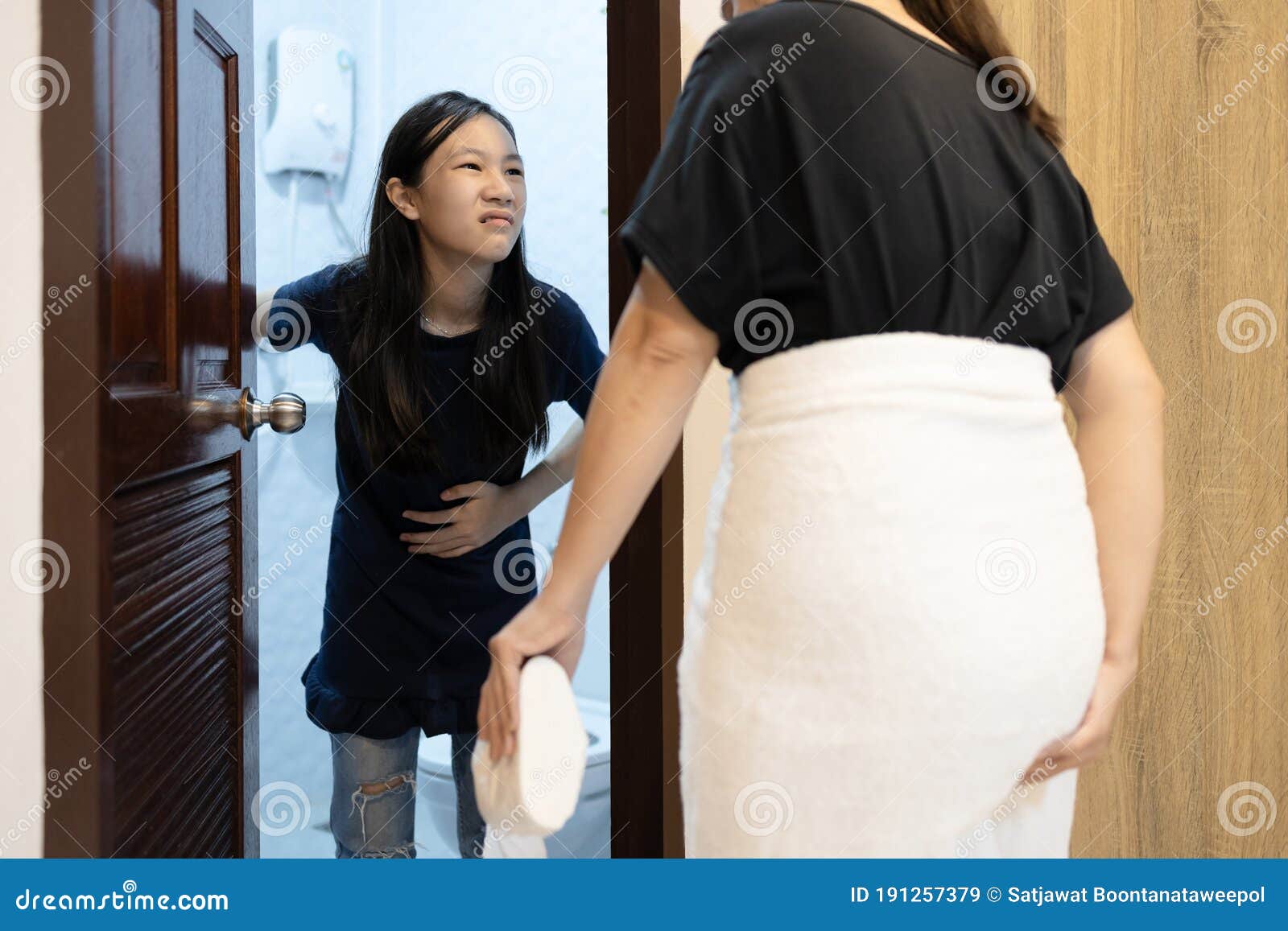 Pooping Asian Girl