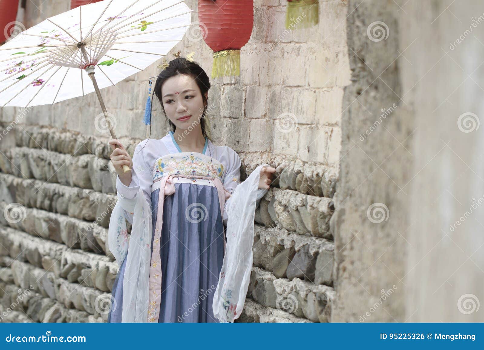 Asian Chinese Woman in Traditional Hanfu Dressï¼Œclassic Beauty in