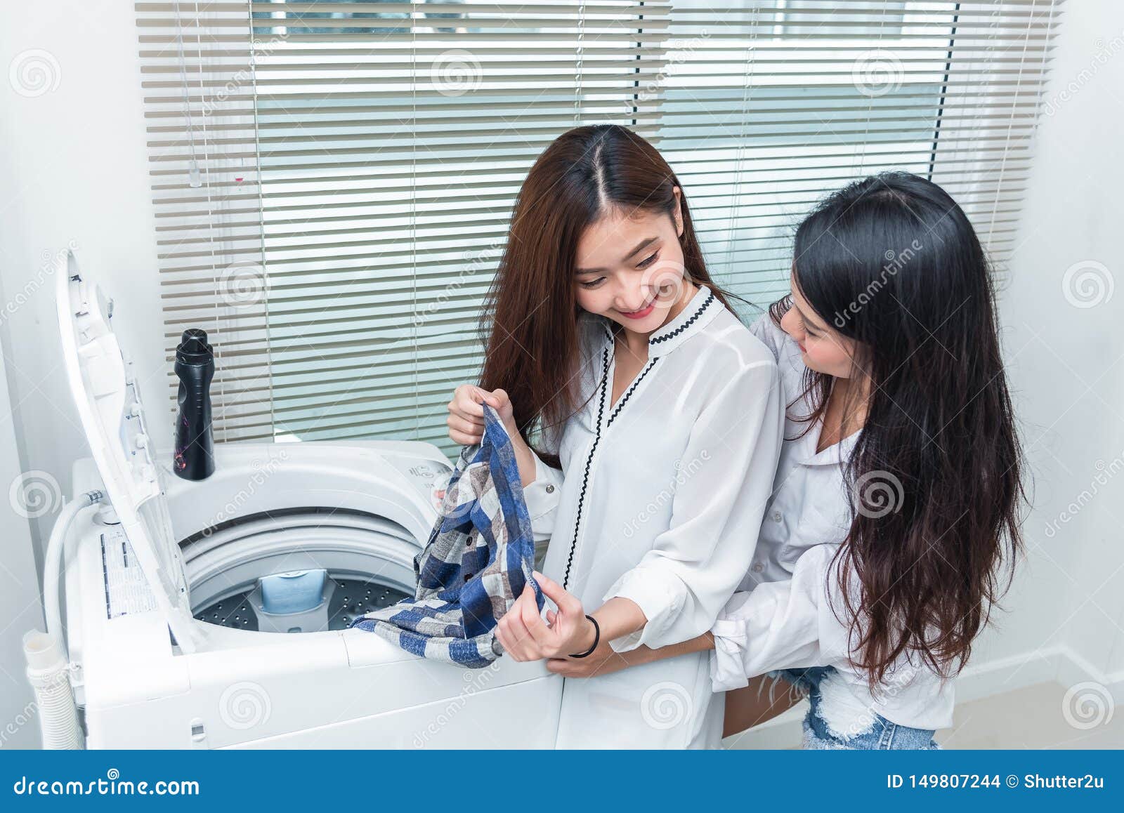 Asian Show In The Laundry