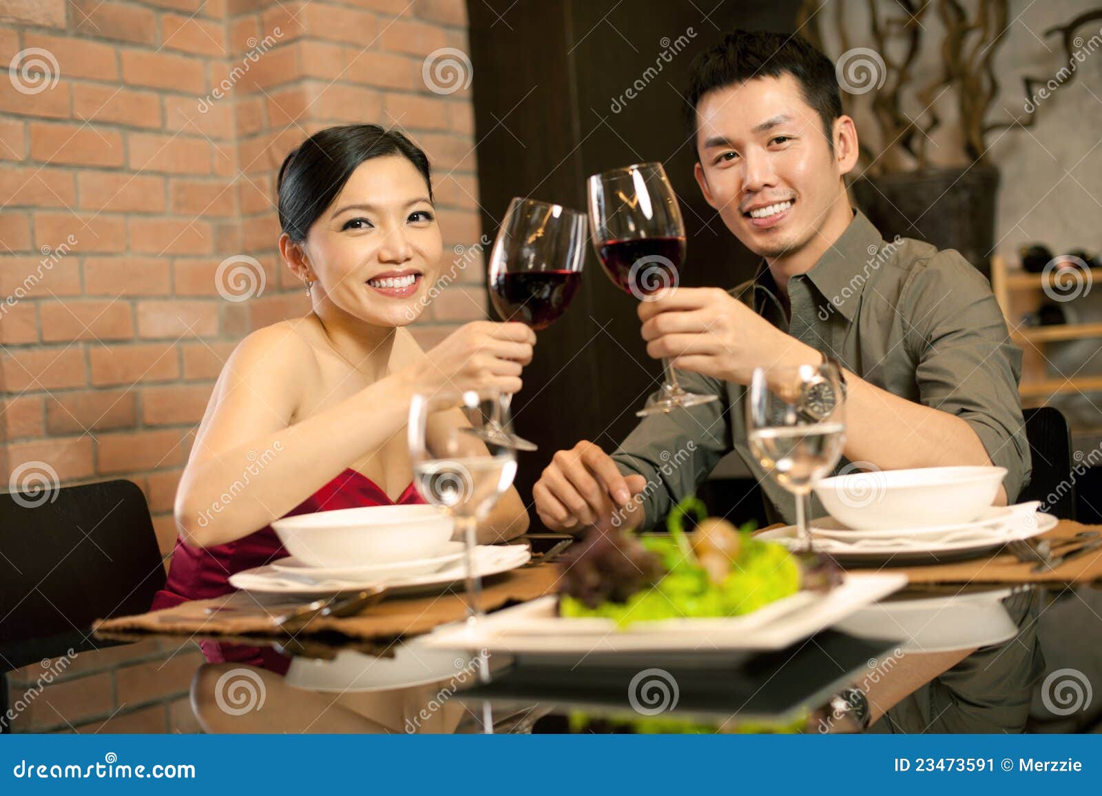 http://thumbs.dreamstime.com/z/asian-couples-lifestyle-23473591.jpg