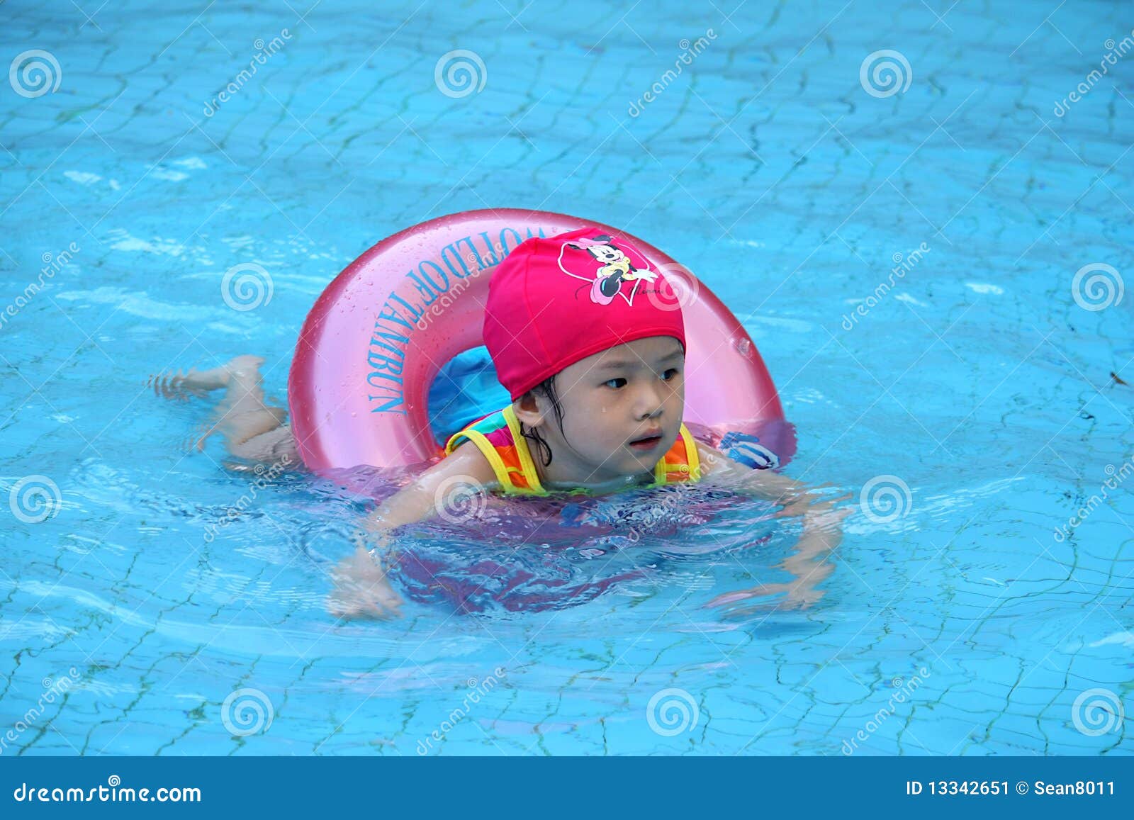 asian girl learn to swim