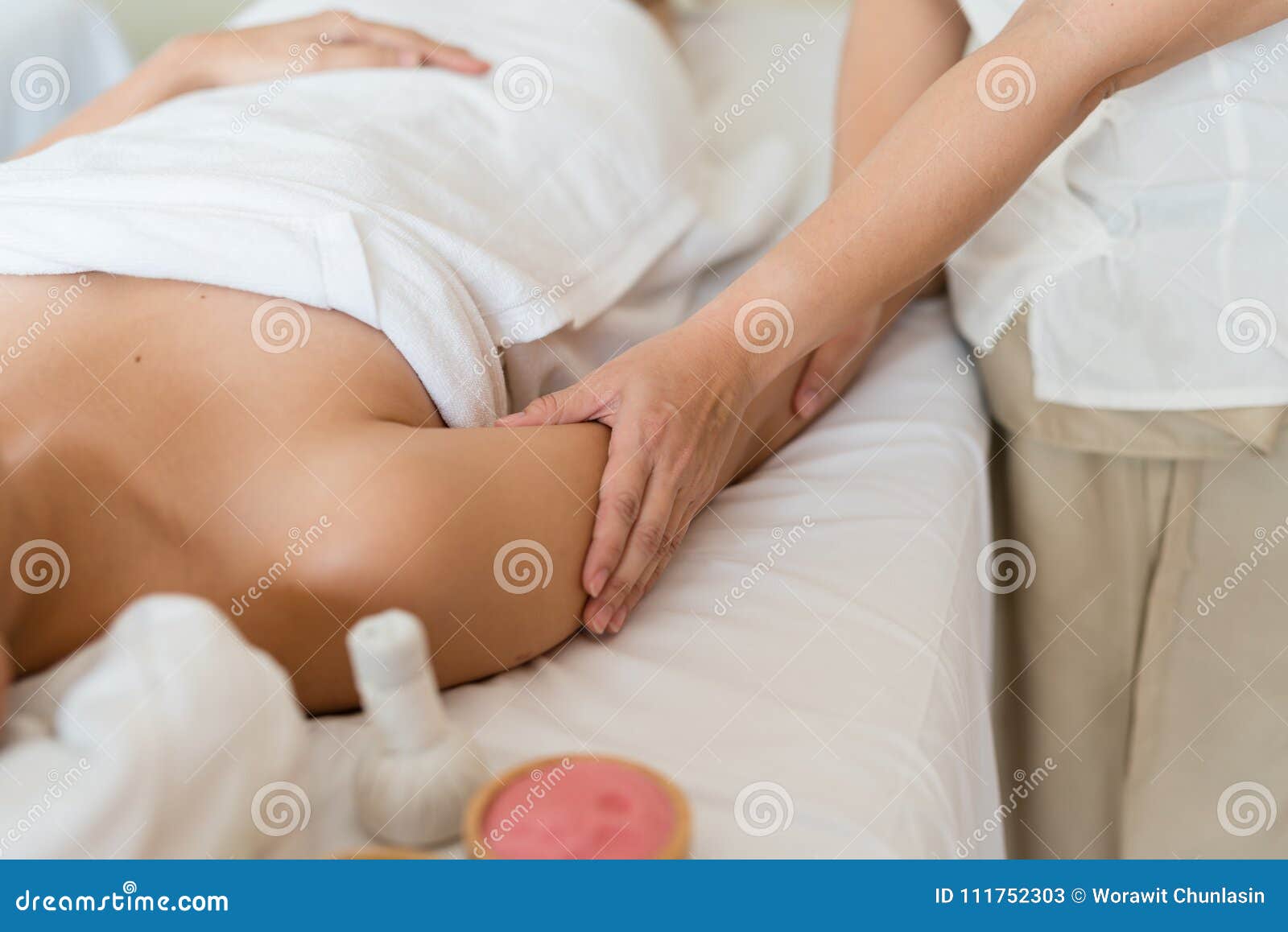 https://thumbs.dreamstime.com/z/asian-girl-relaxing-having-arm-massage-spa-salon-close-up-view-asian-girl-relaxing-having-arm-massage-spa-salon-close-up-111752303.jpg