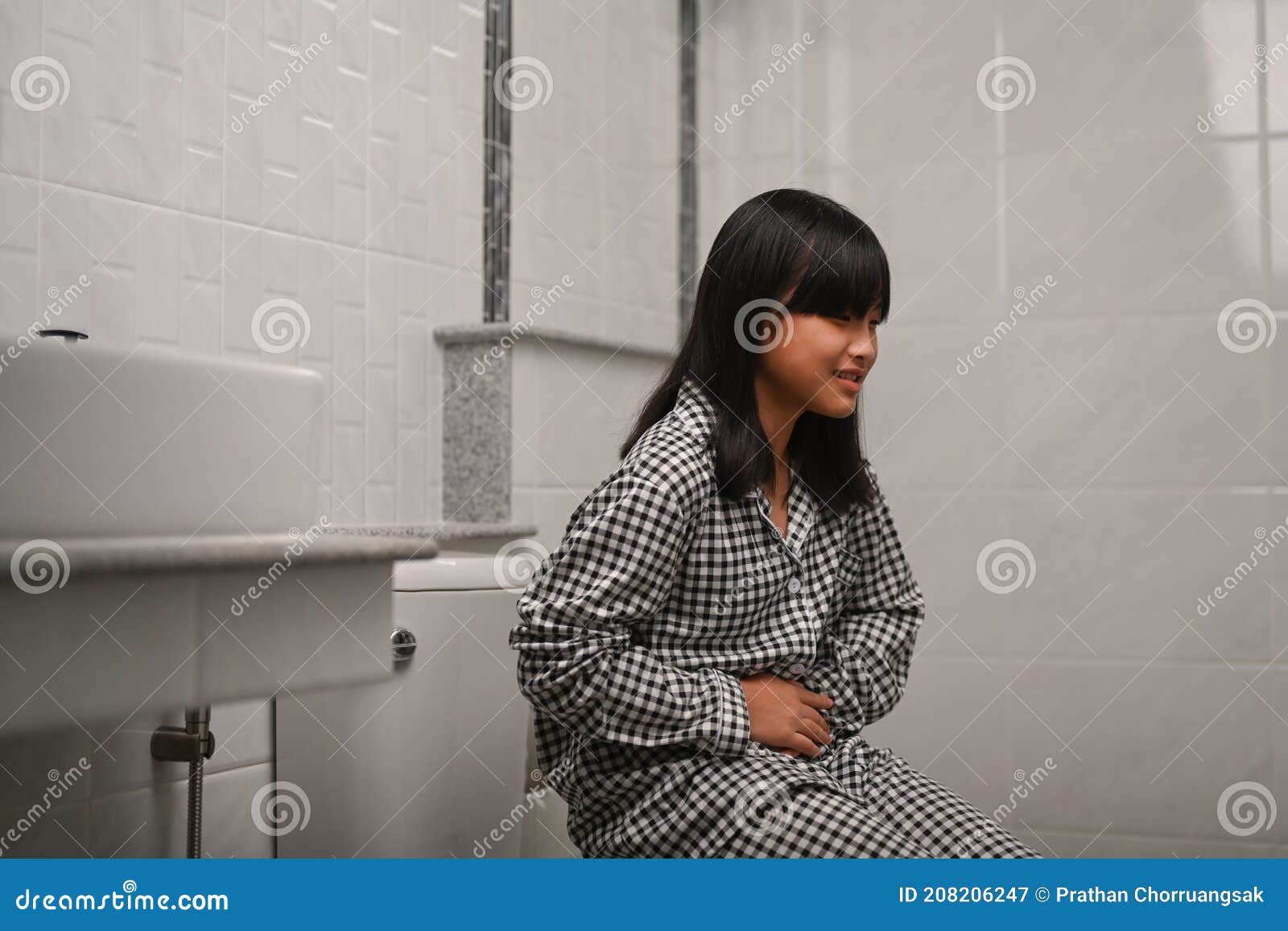 Girls Sitting On The Toilet Telegraph