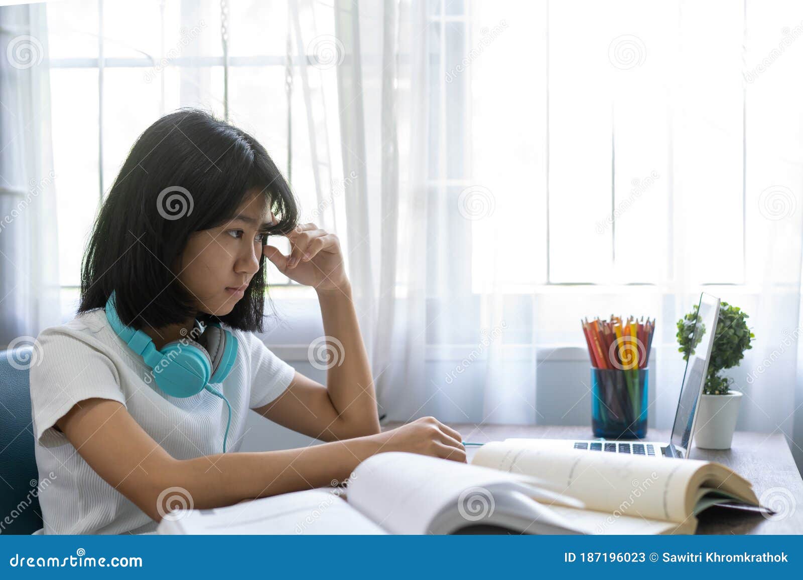 girl thinking about homework