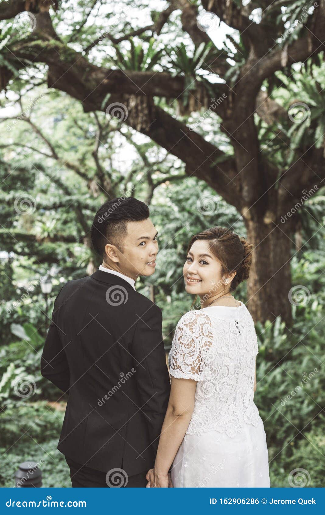 asian loving couple pre wedding outdoor photo shoot casual natural real people portraits romantic 162906286
