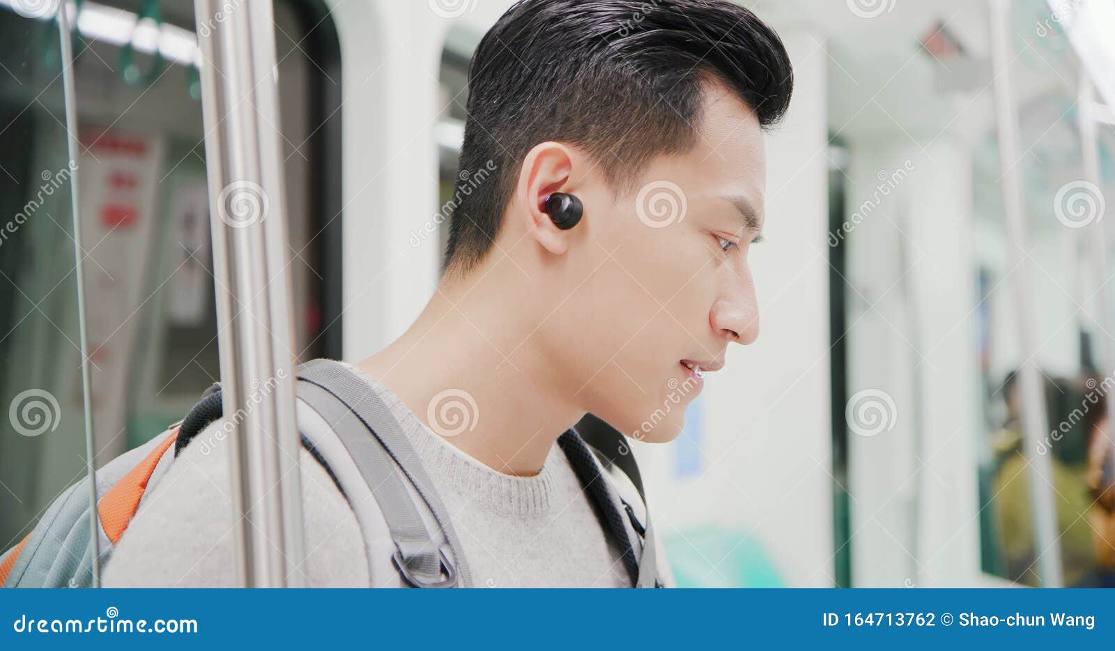 asian man wear wireless earbuds