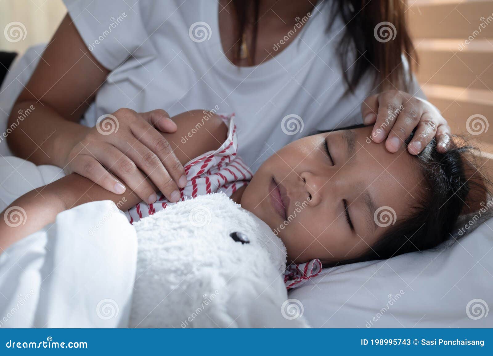 спящая мама азиатка и ее сын фото 85