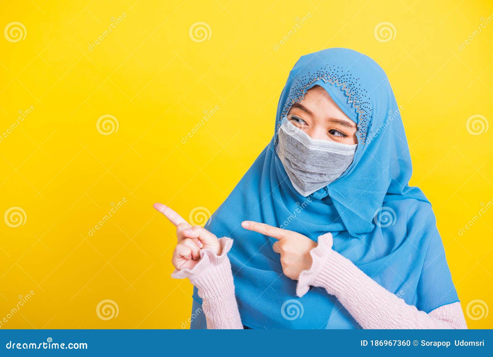 Woman Wear  Hijab  And Face  Mask  Protective To Prevent 