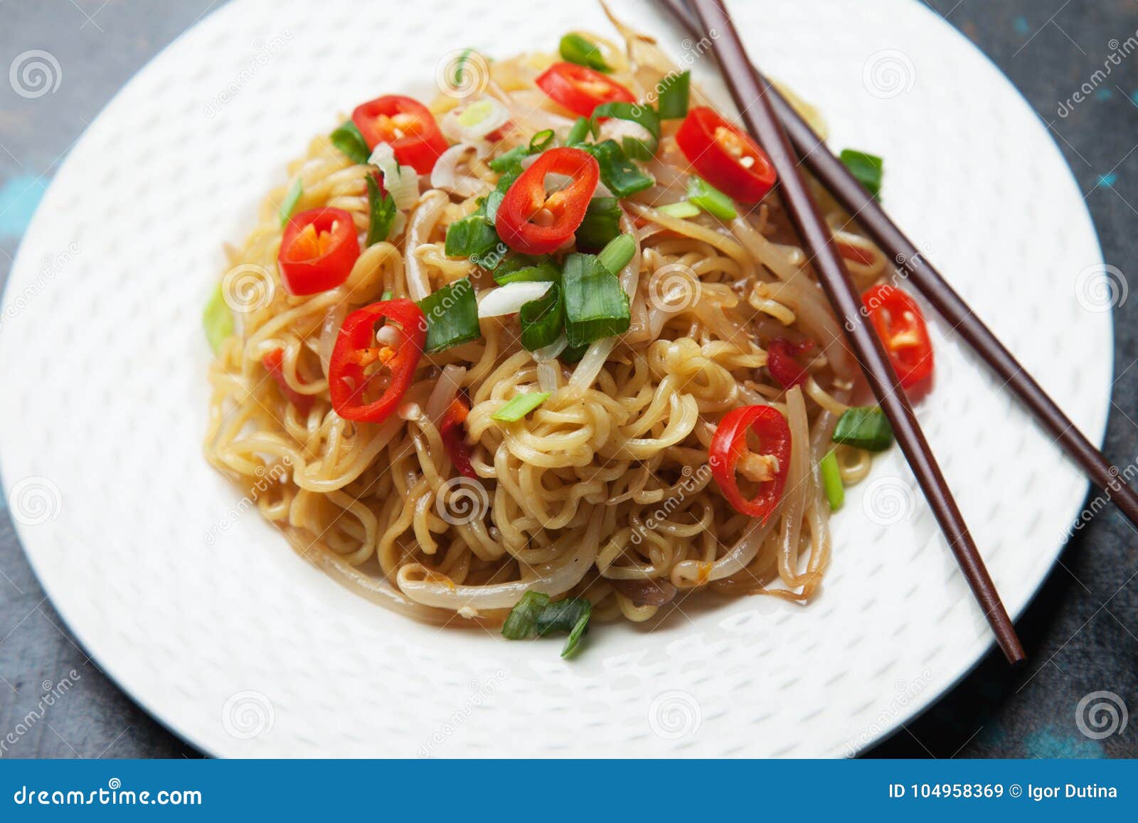 asian noodles with vegetables