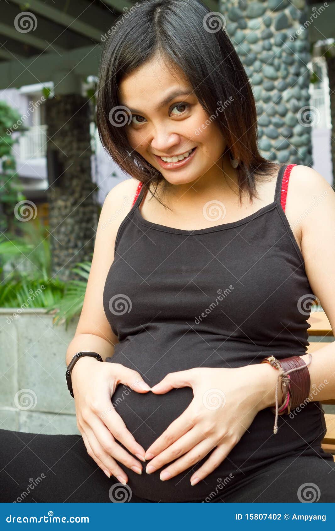https://thumbs.dreamstime.com/z/asian-pregnant-woman-love-pregnancy-15807402.jpg