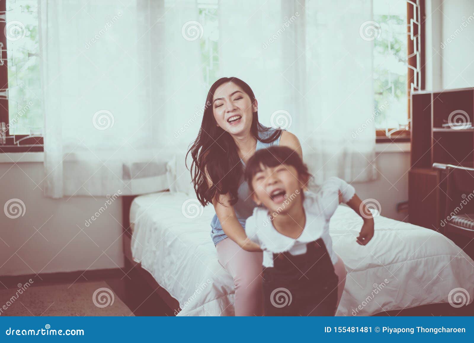 спящая мама азиатка и ее сын фото 105