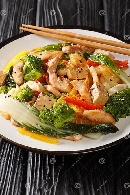 Asian Stir Fry Pepper, Pak Choi, Carrots, Broccoli, Chicken and Tofu ...