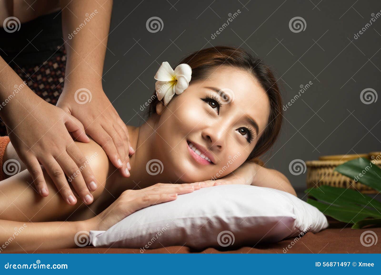 Asian Women Massage 19