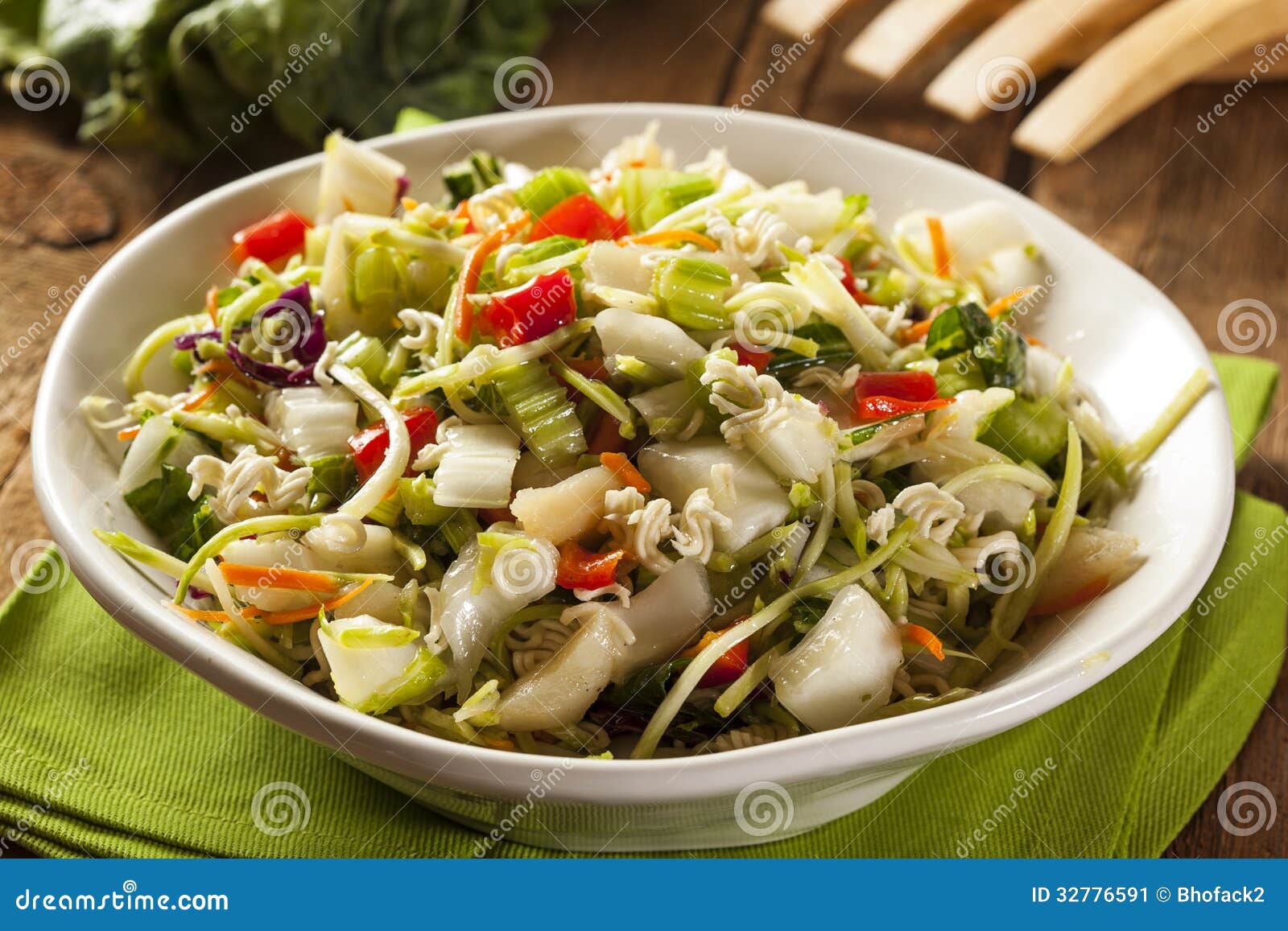 Asiat Bok Choy Und Ramen-Salat Stockbild - Bild von schalotte, gurke ... Asiat Bok Choy Und Ramen-Salat Stockbild - Bild von schalotte, gurke ...