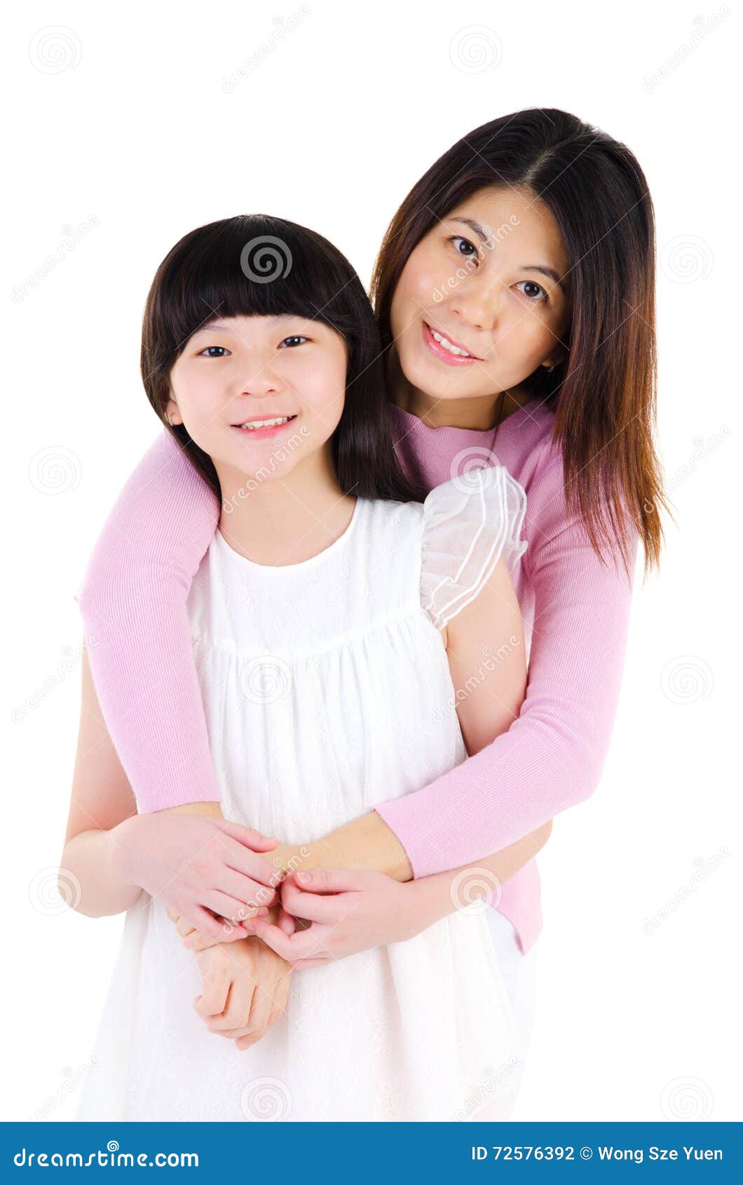 Мамы и дочери азиатка. Мать и дочь Азия. Азиатские мама с дочкой. Мать и дочь средняя Азия. Парные обои для мамы и Дочки.