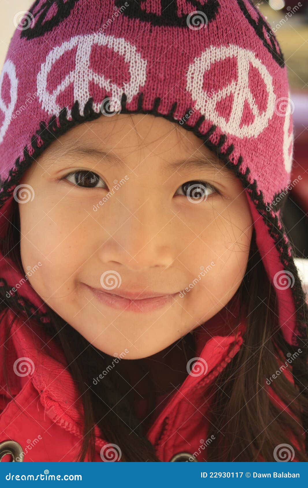 Asiatisk woollen flickahatt. Asiatet dekorerade för hattfred för flicka woollen barn för lyckliga tecken för stående