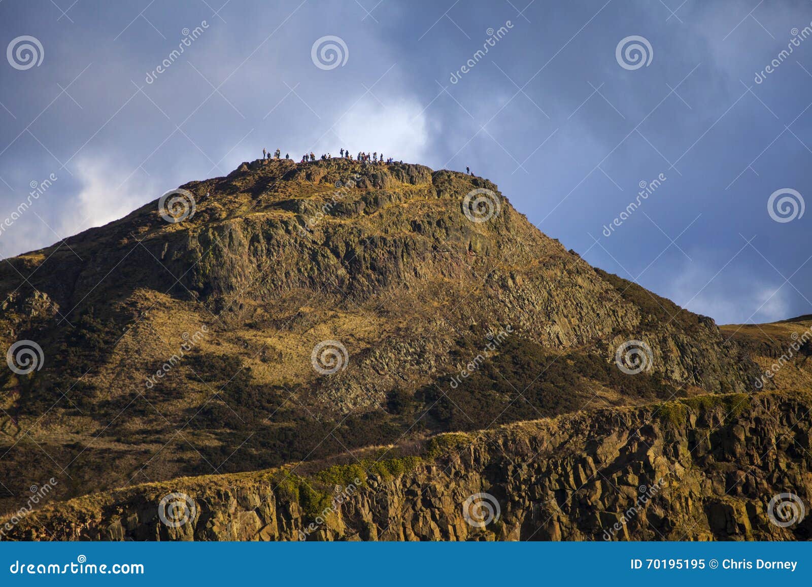 Asiento de Arthurs en Edimburgo. La vista magnífica de Arthurs Seat de la colina de Calton en Edimburgo, Escocia
