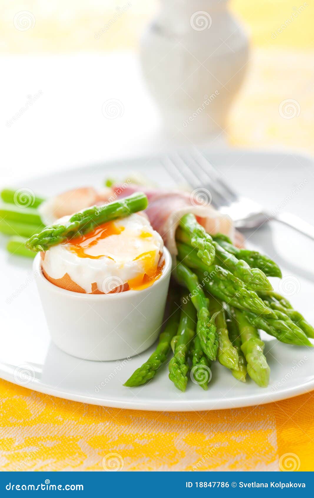 Asparagus ,egg and ham stock photo. Image of garnish 18847786